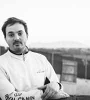 Who is Κώστας;