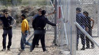 Οι Ούγγροι θέλουν να στείλει η ΕΕ στρατό στον Εβρο για να σταματήσει τους μετανάστες.