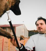 Who is Κώστας;