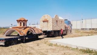 Τοποθετήθηκε το εκκλησάκι της Αγίας Σοφίας έξω από το ΚΥΤ Φυλακίου