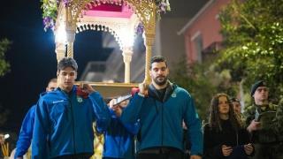 Αλεξανδρούπολη: Συγκινητική η παρουσία της Εθνικής Πόλο στην περιφορά του Επιταφίου (foto & vid)