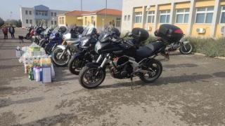 "Ξεκάρφωτες" μοτοβόλτες στο λιμάνι... για καλό σκοπό!