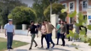 Απολογούνται οι 3 συλληφθέντες για την κράτηση 13 μεταναστών – Στον ανακριτή & οι μετανάστες (video)