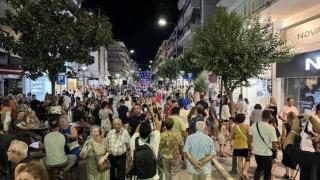 Λευκή Νύχτα 2024: Σε έναν κατάμεστο εμπορικό πεζόδρομο μετατράπηκε η καρδιά της Αλεξανδρούπολης (video)