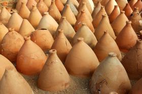 Messimvria' nın arkeoloji alanındaki eski küpler.