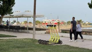 Ήρθαν τα πρώτα κοινόχρηστα ηλεκτρικά πατίνια στην Αλεξανδρούπολη
