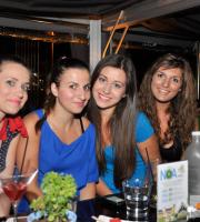 Όλες οι βραδιές είναι ξεχωριστές στο ΝΟΑ cafe bar, στο λιμάνι.