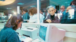 Το κράτος θα επιστρέψει το δώρο Χριστουγέννων σε 50.000 πολίτες.