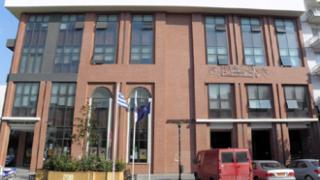 Ομάδα πολιτών υπέρ του χρυσού εισέβαλε σε συνεδρίαση.