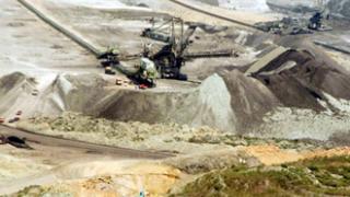 6 πολιτικά πρόσωπα και 25 στελέχη ελέγχονται για τον ζεόλιθο του Έβρου.