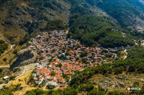 Samothraki adasındaki Chora'nın panoramik ve yukarıdan görünümü