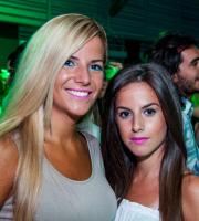 Όμορφες παρουσίες και πολλά χαμόγελα στο Reina summer clubbing!