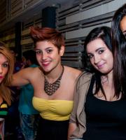 Όμορφες παρουσίες και πολλά χαμόγελα στο Reina summer clubbing!