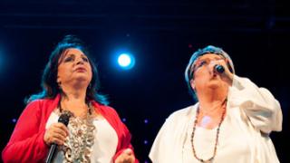 Χάρις Αλεξίου & Δήμητρα Γαλάνη live στην Αλεξανδρούπολη (video).