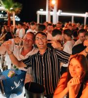 Summer Vibes με τη Μαρία Αντωνά στο rooftop του ΝΟΑ