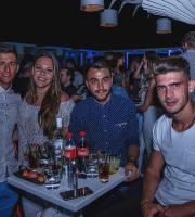 Νύχτες μαγικές και ονειρεμένες στην ταράτσα του Yacht club, στο λιμάνι