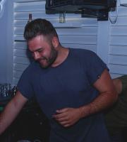 Νύχτες μαγικές και ονειρεμένες στην ταράτσα του Yacht club, στο λιμάνι