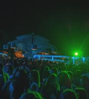 Τι γίνεται κάθε Παρασκευή στην πιο όμορφη ταράτσα της πόλης;!