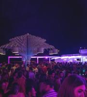 Τι γίνεται κάθε Παρασκευή στην πιο όμορφη ταράτσα της πόλης;!