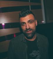 Κατάμεστο το SoHo Absolutely Fabulous με τον Λεωνίδα Μπαλάφα να μαγεύει το κοινό