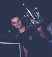 Κατάμεστο το SoHo Absolutely Fabulous με τον Λεωνίδα Μπαλάφα να μαγεύει το κοινό