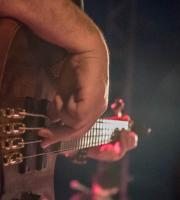 "Μπλέξαμε" με τον Βασίλη Παπακωνσταντίνου σε ένα υπέροχο live στο Αλτιναλμάζη