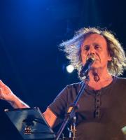 "Μπλέξαμε" με τον Βασίλη Παπακωνσταντίνου σε ένα υπέροχο live στο Αλτιναλμάζη