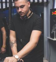 O Θοδωρής Τριανταφύλλου στο πρώτo "session" της σεζόν στο ΝΟΑ, στο λιμάνι