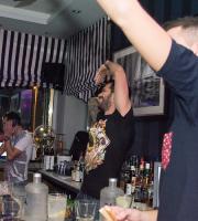 "Χαμό" έκαναν εχθές οι φοιτητές της Ιατρικής στο N.O.A. Cafe - Bar