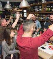 "Χαμό" έκαναν εχθές οι φοιτητές της Ιατρικής στο N.O.A. Cafe - Bar