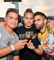 Ο άπαιχτος Teenage Mutants στην ταράτσα του Yacht Club.