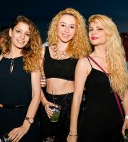 Ο άπαιχτος Teenage Mutants στην ταράτσα του Yacht Club.