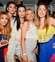 Ο άπαιχτος Teenage Mutants στην ταράτσα του Yacht Club.