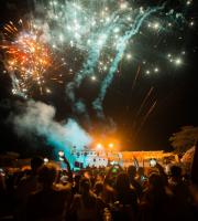 Ο LIVA K ξεσήκωσε την παραλία του Nama Beach Life Experience