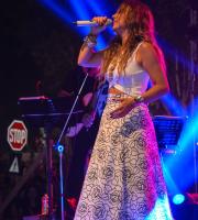 Φωτορεπορτάζ από την έναρξη της Γιορτής Κρασιού 2016 με την Μελίνα Ασλανίδου