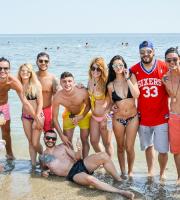 Σούπερ Grand Opening πάρτι στο "Ocean 6", στον Άη Γιώργη Μάκρης.