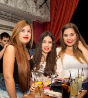 Ξέφρενο "One Night Stand" πάρτι στο Reina Club.