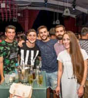 Ξέφρενο "One Night Stand" πάρτι στο Reina Club.