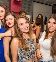 Ξέφρενο "One Night Stand" πάρτι στο Reina Club.