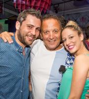 Ξέφρενο "One Night Stand" πάρτι στο Reina Club.