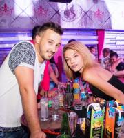 Ξέφρενο πάρτυ στο Reina Summer Club εν αναμονή του Δεκαπενταύγουστου.