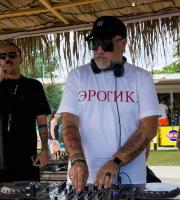 Yasu beach bar: Η νύχτα έγινε... μέρα με το δίδυμο φωτιά Junior Pappa & Antonio