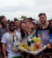 Yasu beach bar: Η νύχτα έγινε... μέρα με το δίδυμο φωτιά Junior Pappa & Antonio