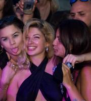 Yasu beach bar: Η νύχτα έγινε... μέρα με το δίδυμο φωτιά Junior Pappa & Antonio