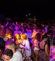 Yasu beach bar: Η νύχτα έγινε... μέρα με το δίδυμο φωτιά Junior Pappa & Antonio