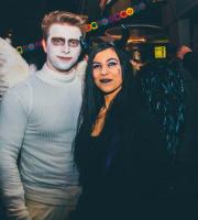 "ΤΣΙΚΟΝΟΠΕΜΠΤING" στον πεζόδρομο του ταχυδρομείου και η διασκέδαση στο ζενίθ