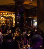 "Με κάθε τραγούδι & ένα ταξίδι" έκαναν όσοι βρέθηκαν στο Soho Absolutely Fabulous