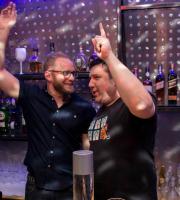 Ένα τρελό πάρτυ στήθηκε στο Thea Thalassa the bar με τον Μπίγαλη "on stage"!