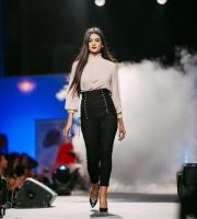 Φωτορεπορτάζ από τα εγκαίνια με fashion show του "Moda Seconto" στην Αλεξανδρούπολη