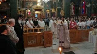 Βραδινή θεία λειτουργία για τους υποψηφίους των πανελληνίων εξετάσεων στην Αλεξανδρούπολη